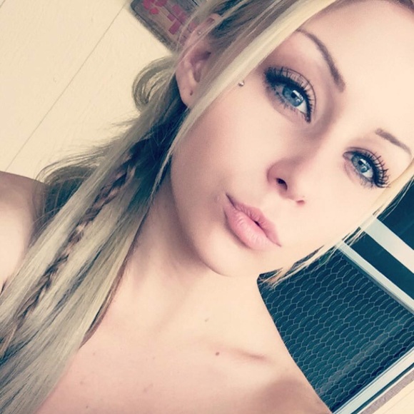 Meet your Posher, Allieson - Picture 1 of 1